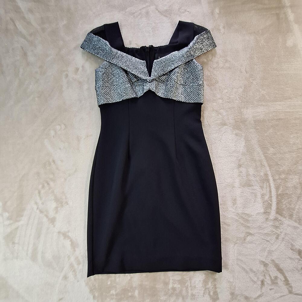 Nicole Miller Collection Dress Womens Size 6 Black Off Shoulder Sheath Metallic